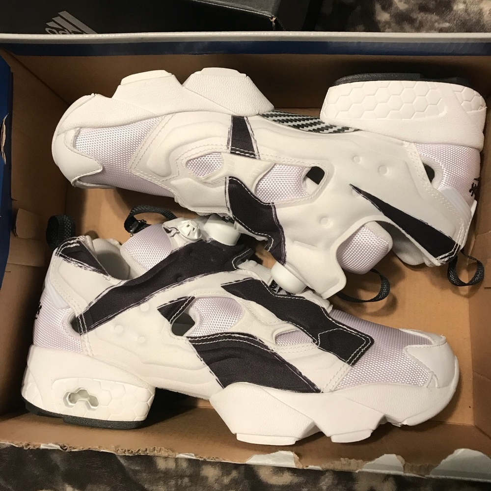 Reebok InstaPump Fury Shoes - Picture 2 of 5